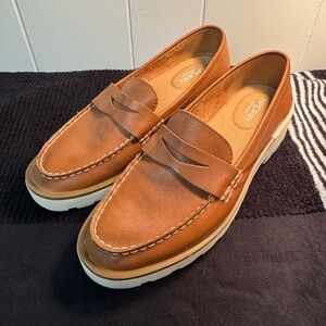 Sperry Chunky Penny Loafers in Tan.